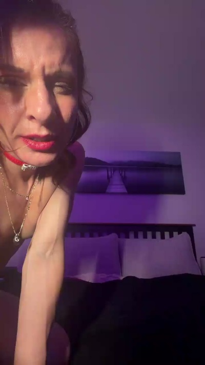 hornyd44 live cam on Cam4