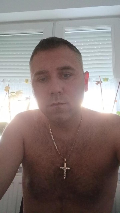 hornyguy193 live cam on Cam4