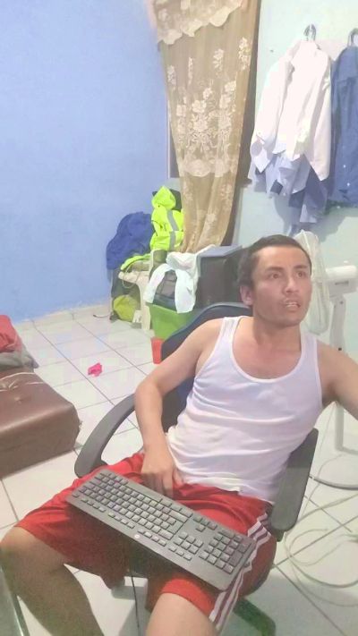 hornyguymko live cam on Cam4