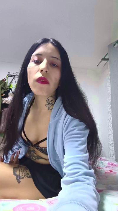 hornyhadita live cam on Cam4