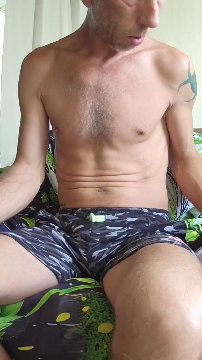 hornyhotgy071 live cam on Cam4