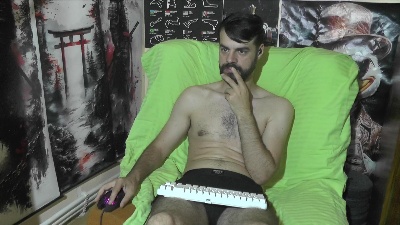 hornymaster93 live cam on Cam4