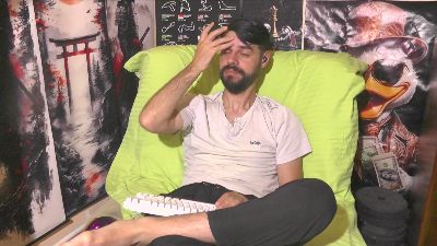 hornymaster93 live cam on Cam4