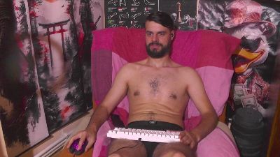 hornymaster93 live cam on Cam4