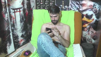 hornymaster93 live cam on Cam4