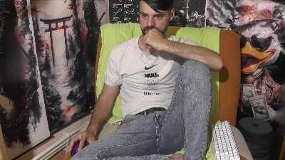 hornymaster93 live cam on Cam4