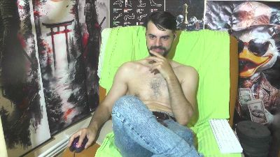 hornymaster93 live cam on Cam4