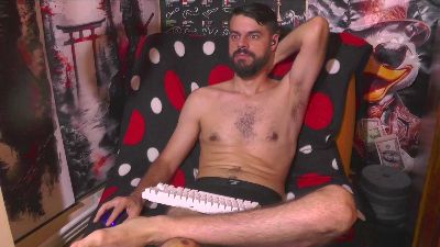 hornymaster93 live cam on Cam4