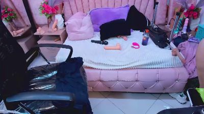 hornyskinny26 live cam on Cam4