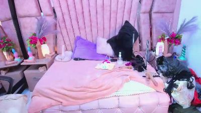 hornyskinny26 live cam on Cam4