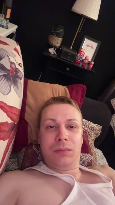 hornytwink26 live cam on Cam4