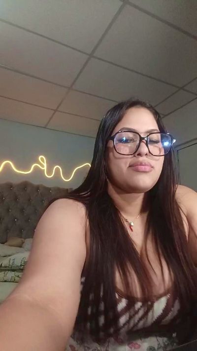 hosanna1 live cam on Cam4