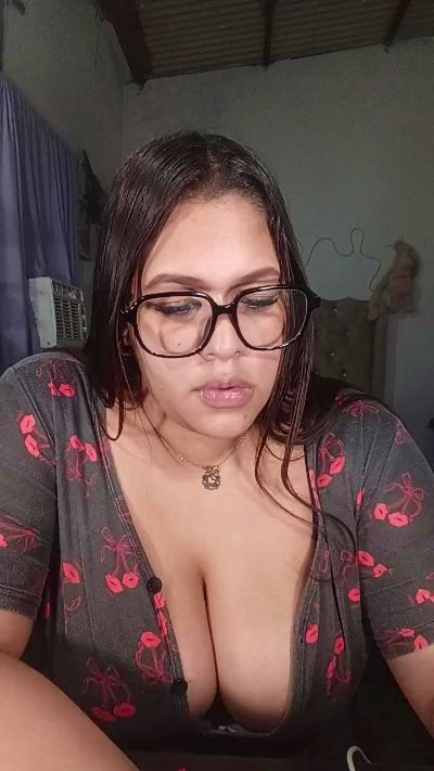hosanna1 live cam on Cam4