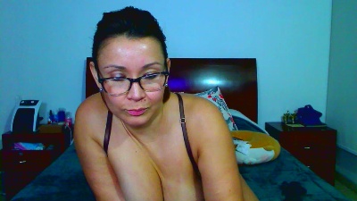 hotLatina_ live cam on Cam4