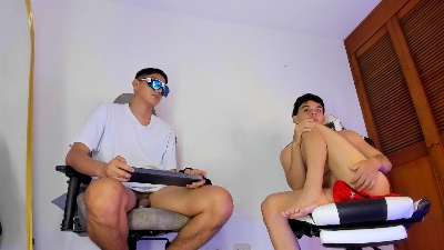 hot_boys4 live cam on Cam4