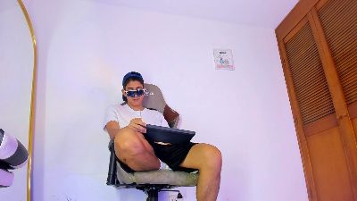 hot_boys4 live cam on Cam4