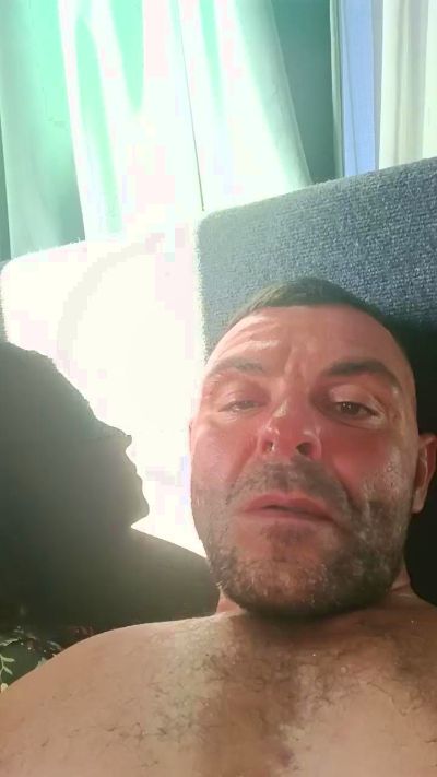 hot_parka35 live cam on Cam4