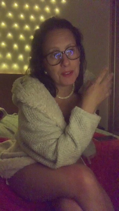 hotbrunettemass live cam on Cam4