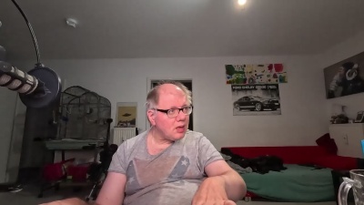 hotdogboy2 live cam on Cam4
