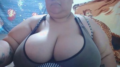 hotlesby4uxxx live cam on Cam4