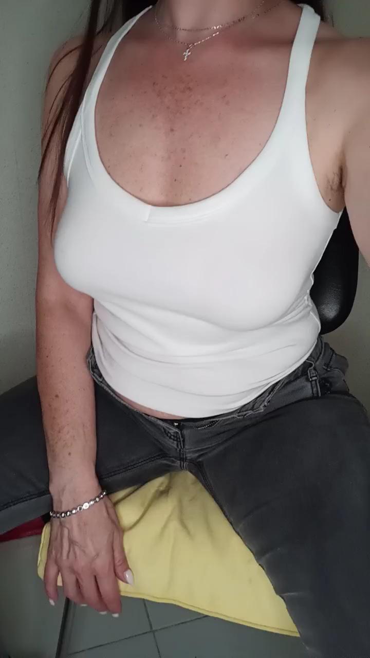 hotlove979 live cam on Cam4