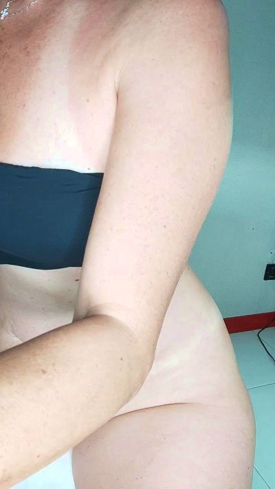 hotlove979 live cam on Cam4