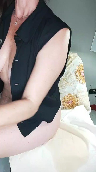 hotlove979 live cam on Cam4