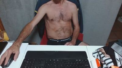 hucho40 live cam on Cam4
