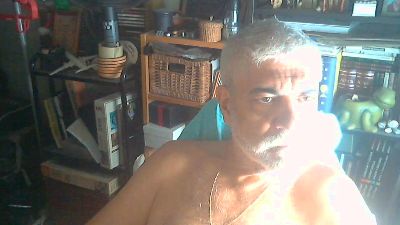 hugo2002 live cam on Cam4