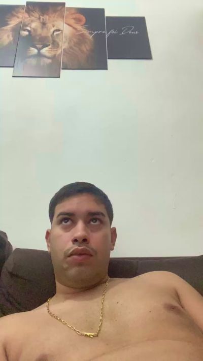 hugo7084 live cam on Cam4