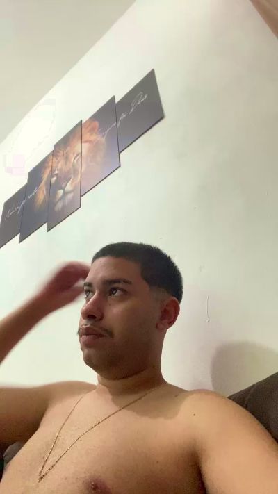 hugo7084 live cam on Cam4