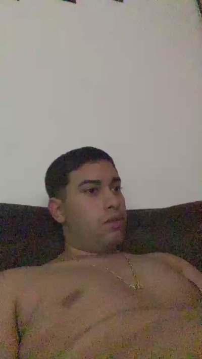 hugo7084 live cam on Cam4