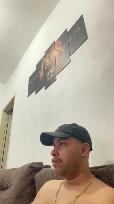 hugo7084 live cam on Cam4