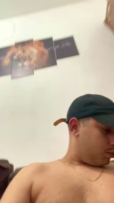 hugo7084 live cam on Cam4