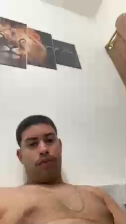 hugo7084 live cam on Cam4