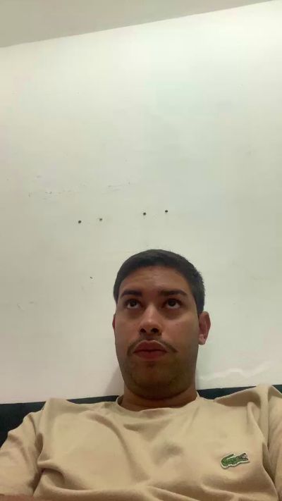 hugo7084 live cam on Cam4