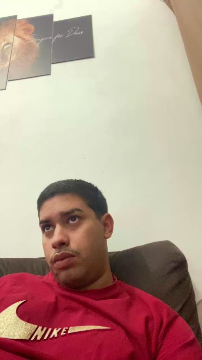 hugo7084 live cam on Cam4