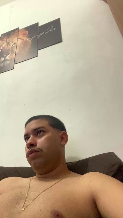 hugo7084 live cam on Cam4