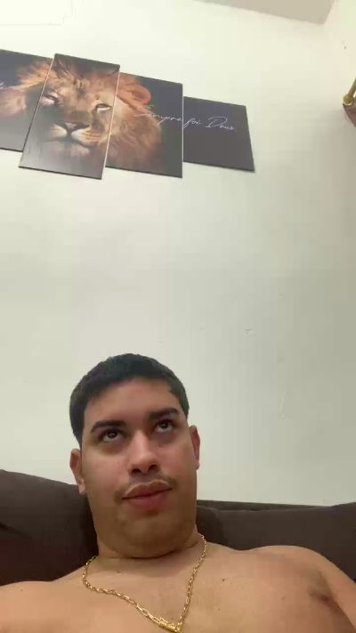hugo7084 live cam on Cam4