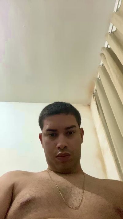 hugo7084 live cam on Cam4