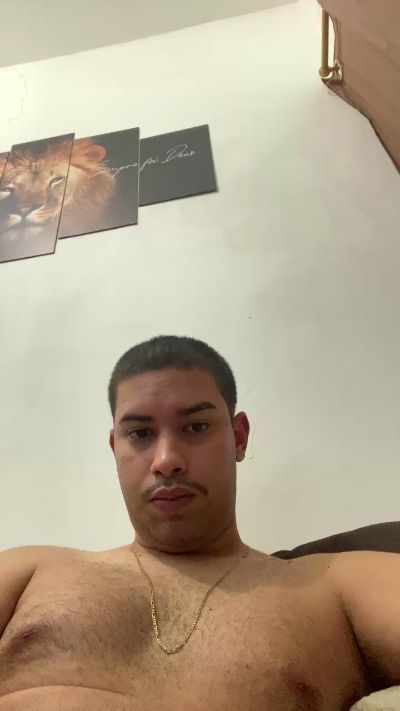 hugo7084 live cam on Cam4