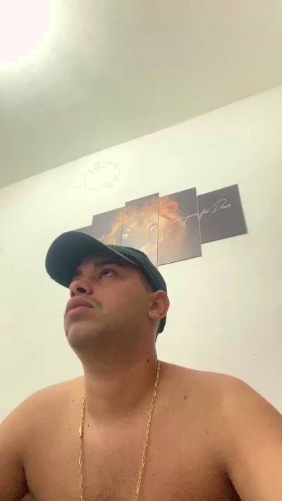 hugo7084 live cam on Cam4