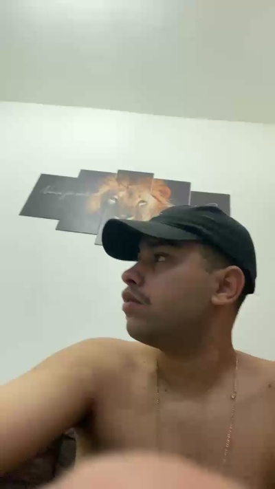 hugo7084 live cam on Cam4