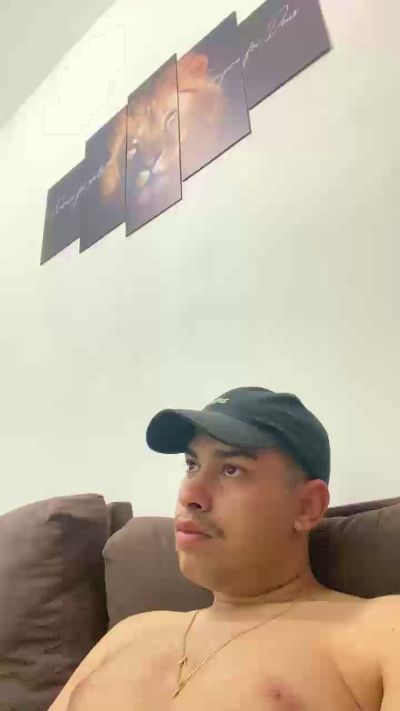 hugo7084 live cam on Cam4