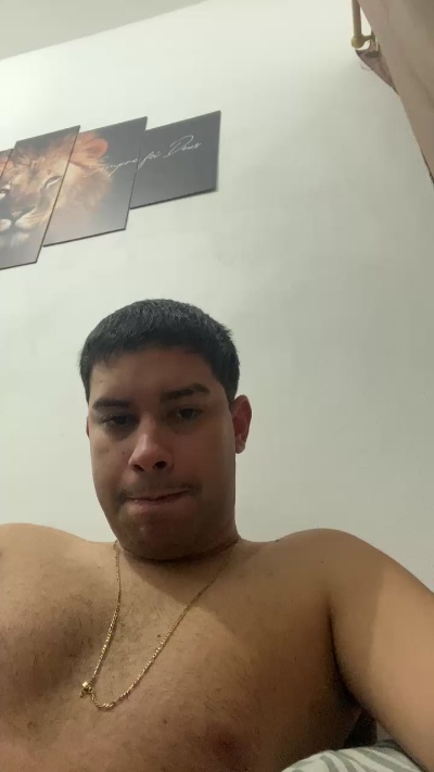 hugo7084 live cam on Cam4