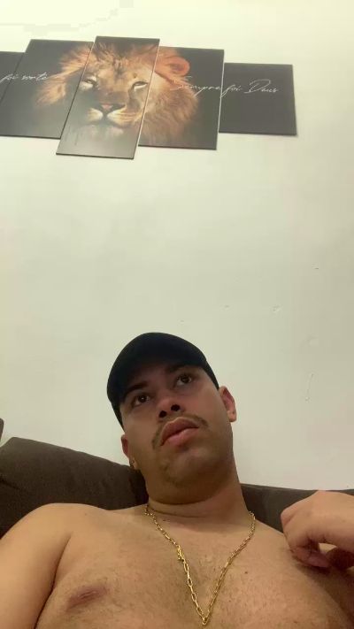 hugo7084 live cam on Cam4