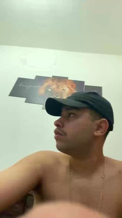 hugo7084 live cam on Cam4
