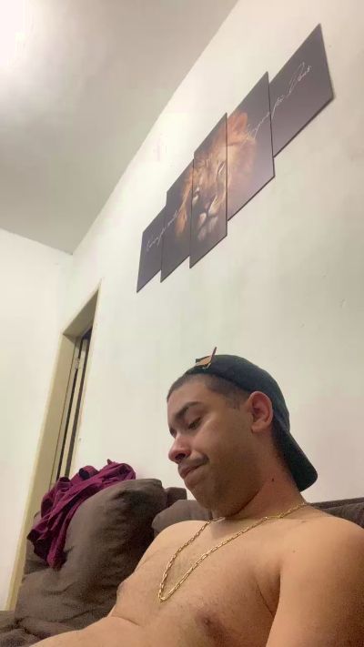 hugo7084 live cam on Cam4
