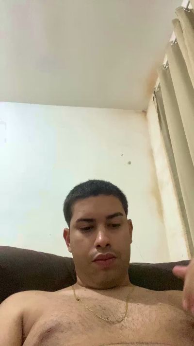 hugo7084 live cam on Cam4