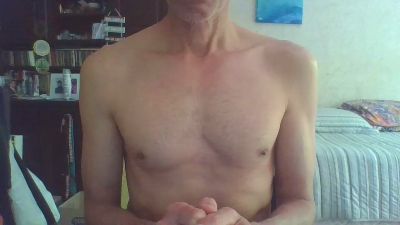 hugobaires69 live cam on Cam4